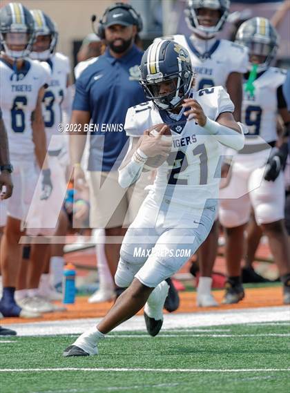 Thumbnail 3 in Lithia Springs vs Douglas County (2022 Inner City Classic) photogallery.