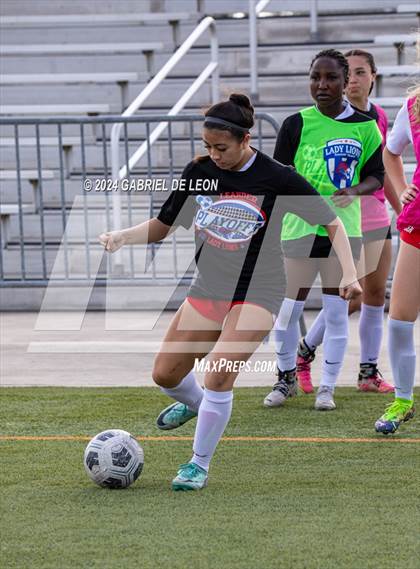 Thumbnail 1 in Rouse vs. Leander (UIL Soccer 5A Region IV Regional Final) photogallery.