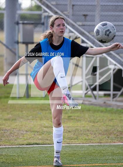Thumbnail 2 in Rouse vs. Leander (UIL Soccer 5A Region IV Regional Final) photogallery.