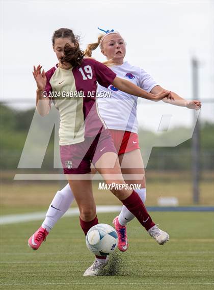 Thumbnail 2 in Rouse vs. Leander (UIL Soccer 5A Region IV Regional Final) photogallery.