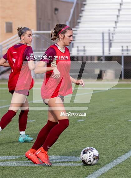 Thumbnail 1 in Rouse vs. Leander (UIL Soccer 5A Region IV Regional Final) photogallery.