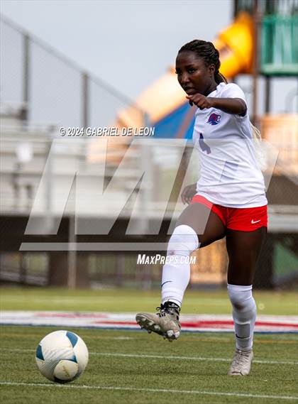 Thumbnail 2 in Rouse vs. Leander (UIL Soccer 5A Region IV Regional Final) photogallery.