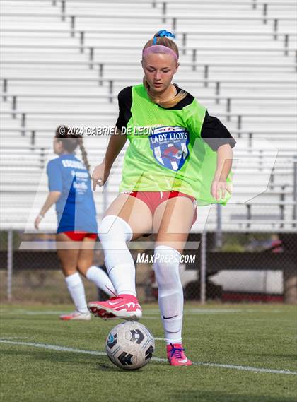 Thumbnail 2 in Rouse vs. Leander (UIL Soccer 5A Region IV Regional Final) photogallery.