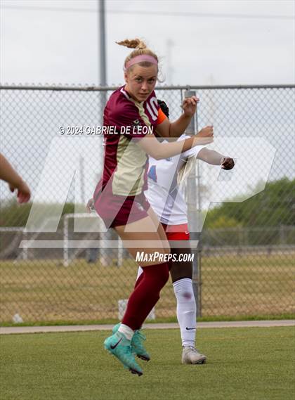 Thumbnail 2 in Rouse vs. Leander (UIL Soccer 5A Region IV Regional Final) photogallery.
