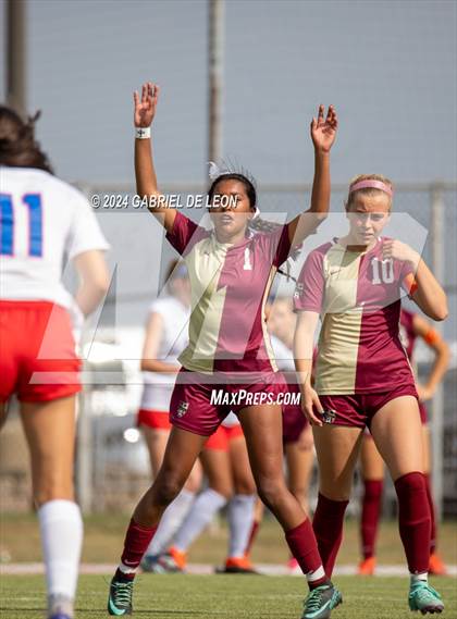 Thumbnail 2 in Rouse vs. Leander (UIL Soccer 5A Region IV Regional Final) photogallery.