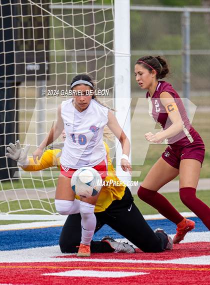 Thumbnail 3 in Rouse vs. Leander (UIL Soccer 5A Region IV Regional Final) photogallery.