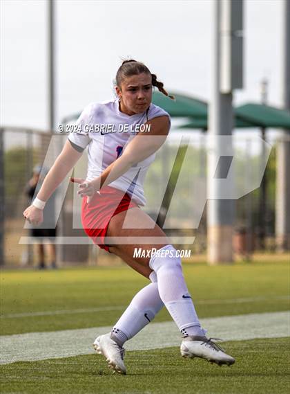 Thumbnail 3 in Rouse vs. Leander (UIL Soccer 5A Region IV Regional Final) photogallery.