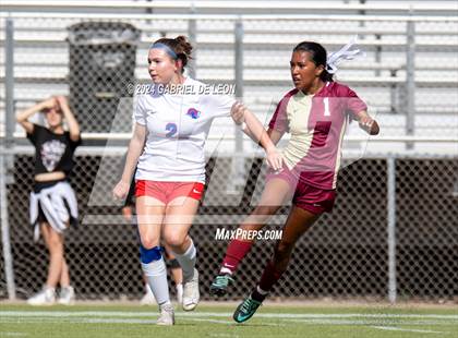 Thumbnail 2 in Rouse vs. Leander (UIL Soccer 5A Region IV Regional Final) photogallery.