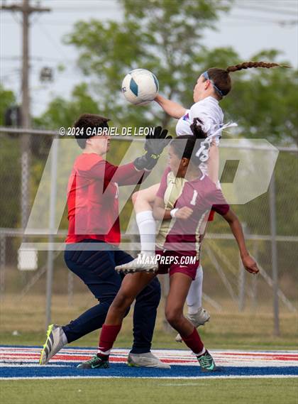 Thumbnail 3 in Rouse vs. Leander (UIL Soccer 5A Region IV Regional Final) photogallery.