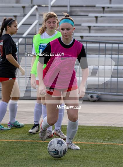 Thumbnail 2 in Rouse vs. Leander (UIL Soccer 5A Region IV Regional Final) photogallery.