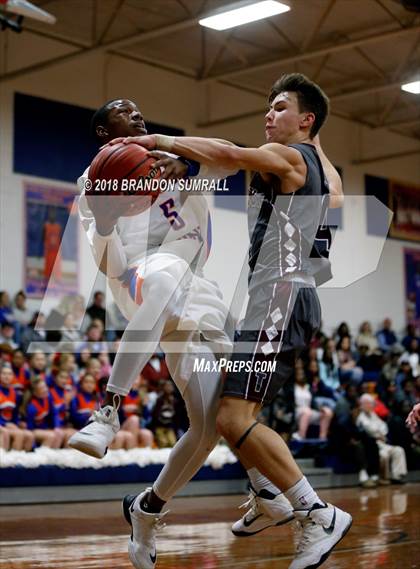 Thumbnail 1 in Chilton County vs Thorsby (Chilton County Tournament) photogallery.
