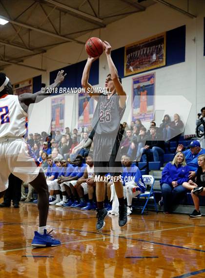 Thumbnail 2 in Chilton County vs Thorsby (Chilton County Tournament) photogallery.