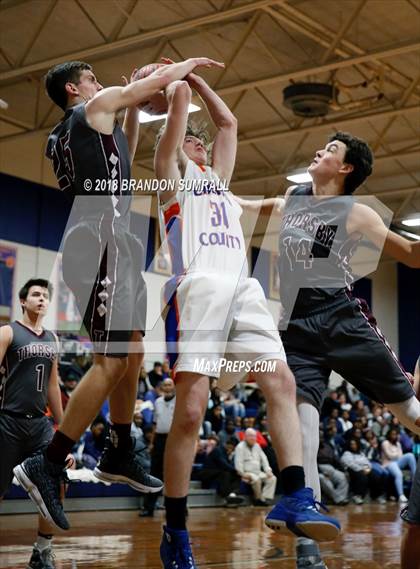 Thumbnail 3 in Chilton County vs Thorsby (Chilton County Tournament) photogallery.
