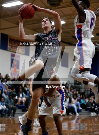 Thumbnail 2 in Chilton County vs Thorsby (Chilton County Tournament) photogallery.