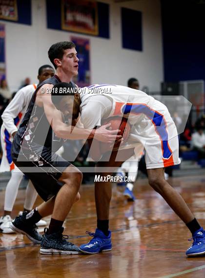 Thumbnail 3 in Chilton County vs Thorsby (Chilton County Tournament) photogallery.