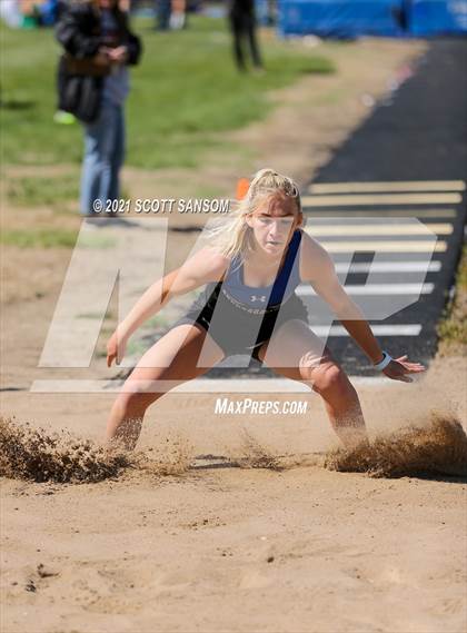 Thumbnail 1 in Logan Invitational Track Meet photogallery.