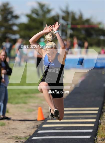 Thumbnail 2 in Logan Invitational Track Meet photogallery.