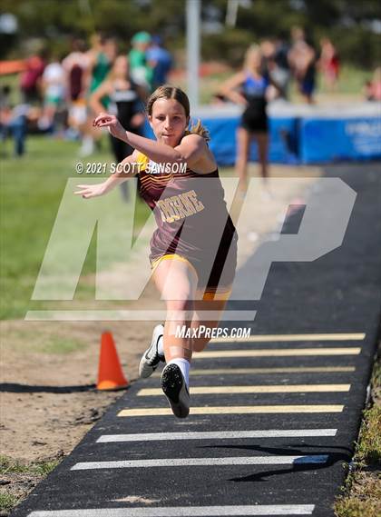 Thumbnail 1 in Logan Invitational Track Meet photogallery.