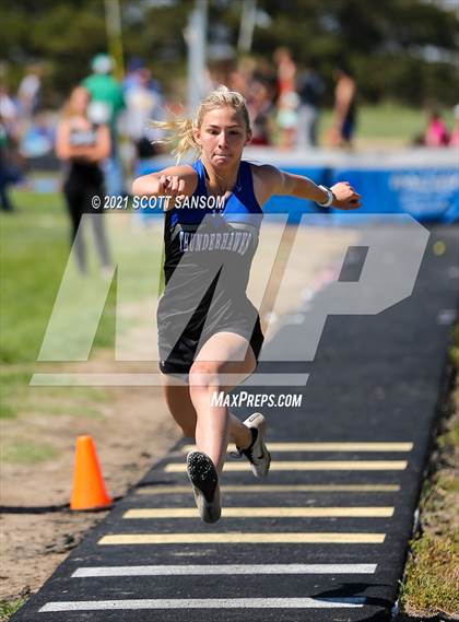 Thumbnail 1 in Logan Invitational Track Meet photogallery.