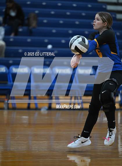 Thumbnail 1 in Western @ Clay (OHSAA Divison VII District Semifinal) photogallery.