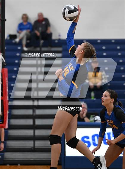 Thumbnail 1 in Western @ Clay (OHSAA Divison VII District Semifinal) photogallery.