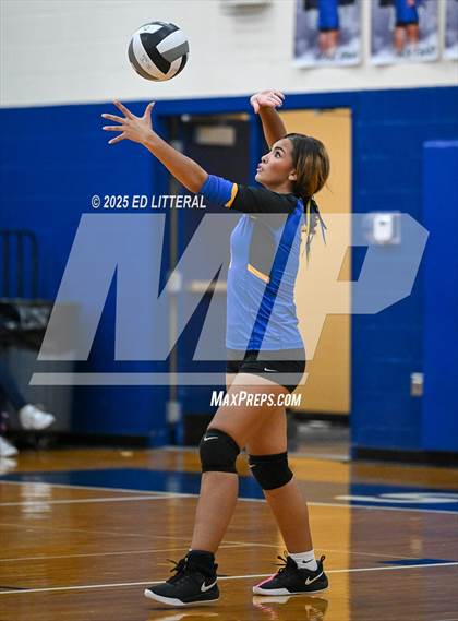 Thumbnail 2 in Western @ Clay (OHSAA Divison VII District Semifinal) photogallery.