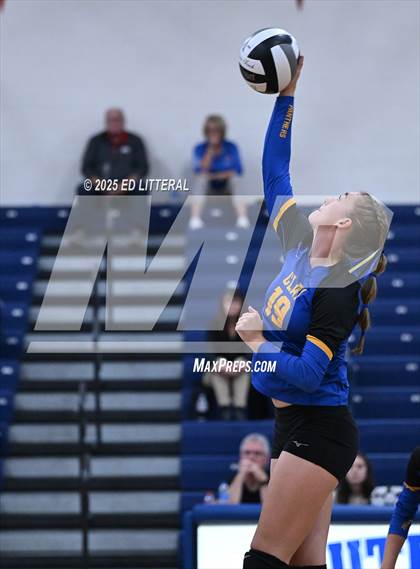 Thumbnail 1 in Western @ Clay (OHSAA Divison VII District Semifinal) photogallery.