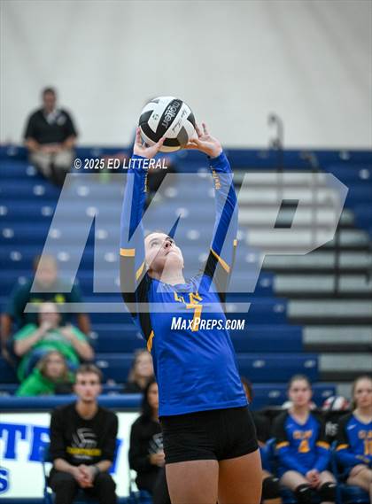 Thumbnail 3 in Western @ Clay (OHSAA Divison VII District Semifinal) photogallery.