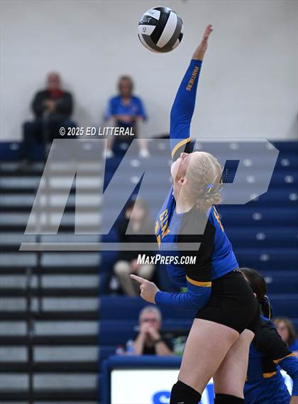 Thumbnail 1 in Western @ Clay (OHSAA Divison VII District Semifinal) photogallery.