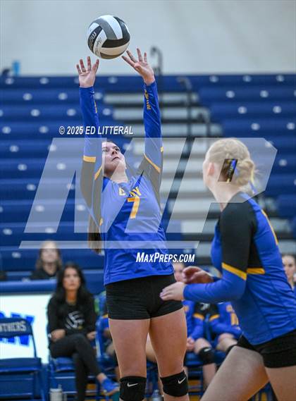 Thumbnail 2 in Western @ Clay (OHSAA Divison VII District Semifinal) photogallery.
