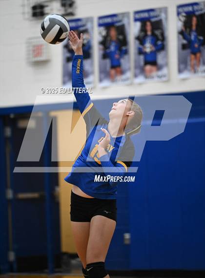 Thumbnail 2 in Western @ Clay (OHSAA Divison VII District Semifinal) photogallery.