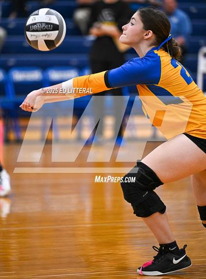 Thumbnail 2 in Western @ Clay (OHSAA Divison VII District Semifinal) photogallery.
