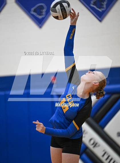 Thumbnail 1 in Western @ Clay (OHSAA Divison VII District Semifinal) photogallery.
