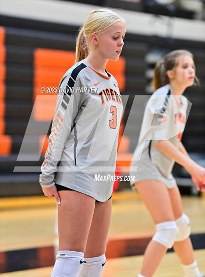 Thumbnail 1 in Vista PEAK Prep vs Lakewood photogallery.