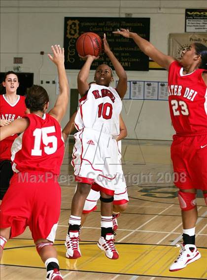 Thumbnail 3 in Mater Dei vs. Mt. Miguel (So Cal Holiday Classic) photogallery.