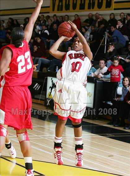 Thumbnail 1 in Mater Dei vs. Mt. Miguel (So Cal Holiday Classic) photogallery.