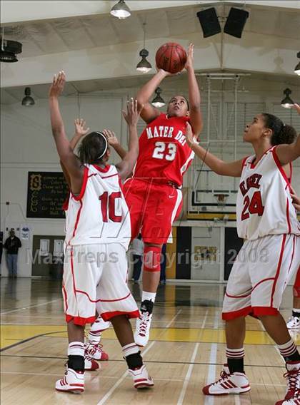 Thumbnail 1 in Mater Dei vs. Mt. Miguel (So Cal Holiday Classic) photogallery.
