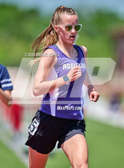 Thumbnail 3 in Lake Houston Conquerors Invitational (1600M) photogallery.