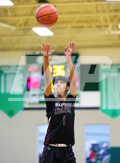 Thumbnail 1 in Lingleville vs. Santo (Santo Relentless Runnin' Cats Classic) photogallery.