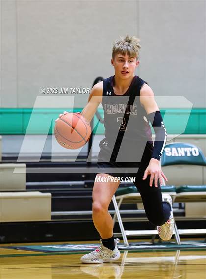 Thumbnail 3 in Lingleville vs. Santo (Santo Relentless Runnin' Cats Classic) photogallery.