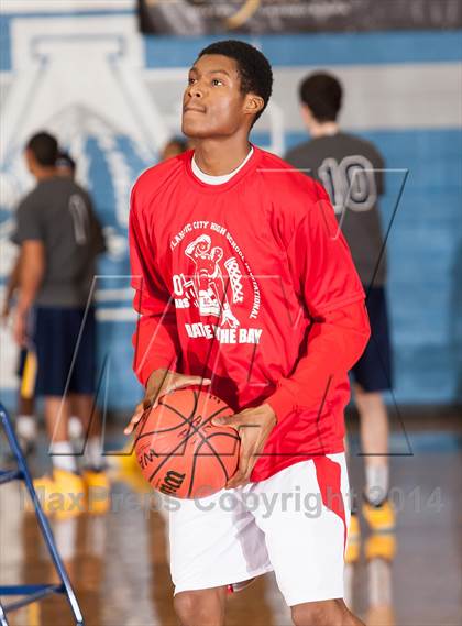 Thumbnail 1 in Sanford vs. Rancocas Valley (Battle by the Bay) photogallery.
