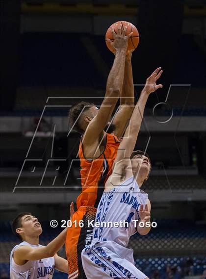 Thumbnail 1 in Lancaster vs. Vela (UIL 5A Semifinal) photogallery.