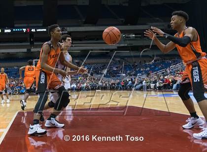 Thumbnail 2 in Lancaster vs. Vela (UIL 5A Semifinal) photogallery.