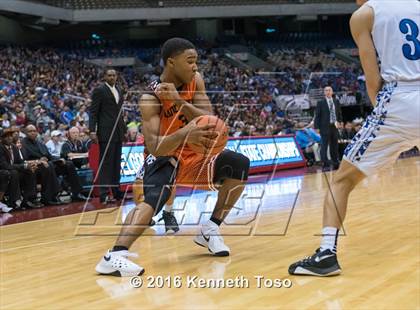 Thumbnail 2 in Lancaster vs. Vela (UIL 5A Semifinal) photogallery.