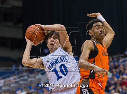 Thumbnail 2 in Lancaster vs. Vela (UIL 5A Semifinal) photogallery.