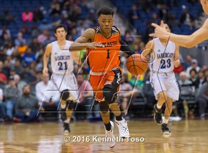 Thumbnail 3 in Lancaster vs. Vela (UIL 5A Semifinal) photogallery.