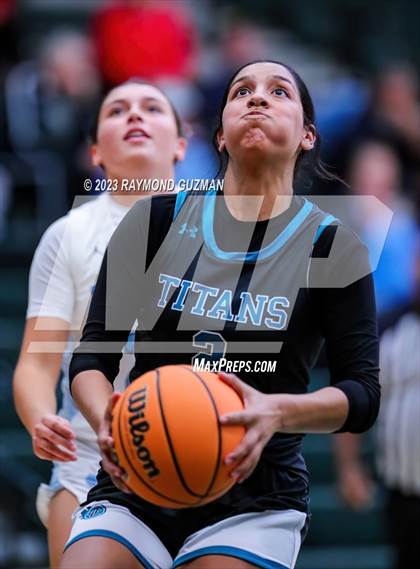 Thumbnail 2 in Clovis North vs. Orange Cove photogallery.