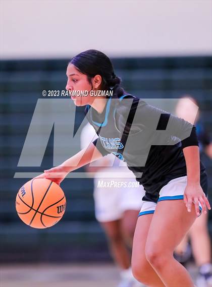 Thumbnail 2 in Clovis North vs. Orange Cove photogallery.