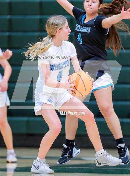Thumbnail 3 in Clovis North vs. Orange Cove photogallery.