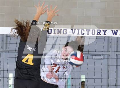Thumbnail 2 in Lincoln vs. Point Loma (CIF State D3 Final) photogallery.